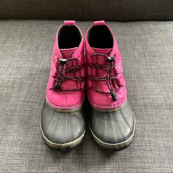 Sorel Out N About Hot Pink Black Duck Boot - Picture 2 of 10